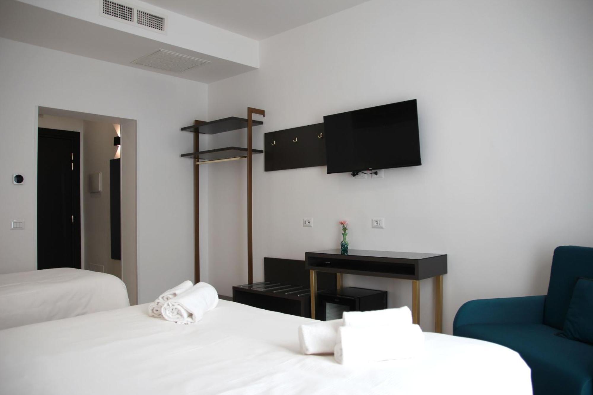 Joyful 148 Luxury Guest House Powered By Joyful Termini Boutique Guest House Rome Bagian luar foto
