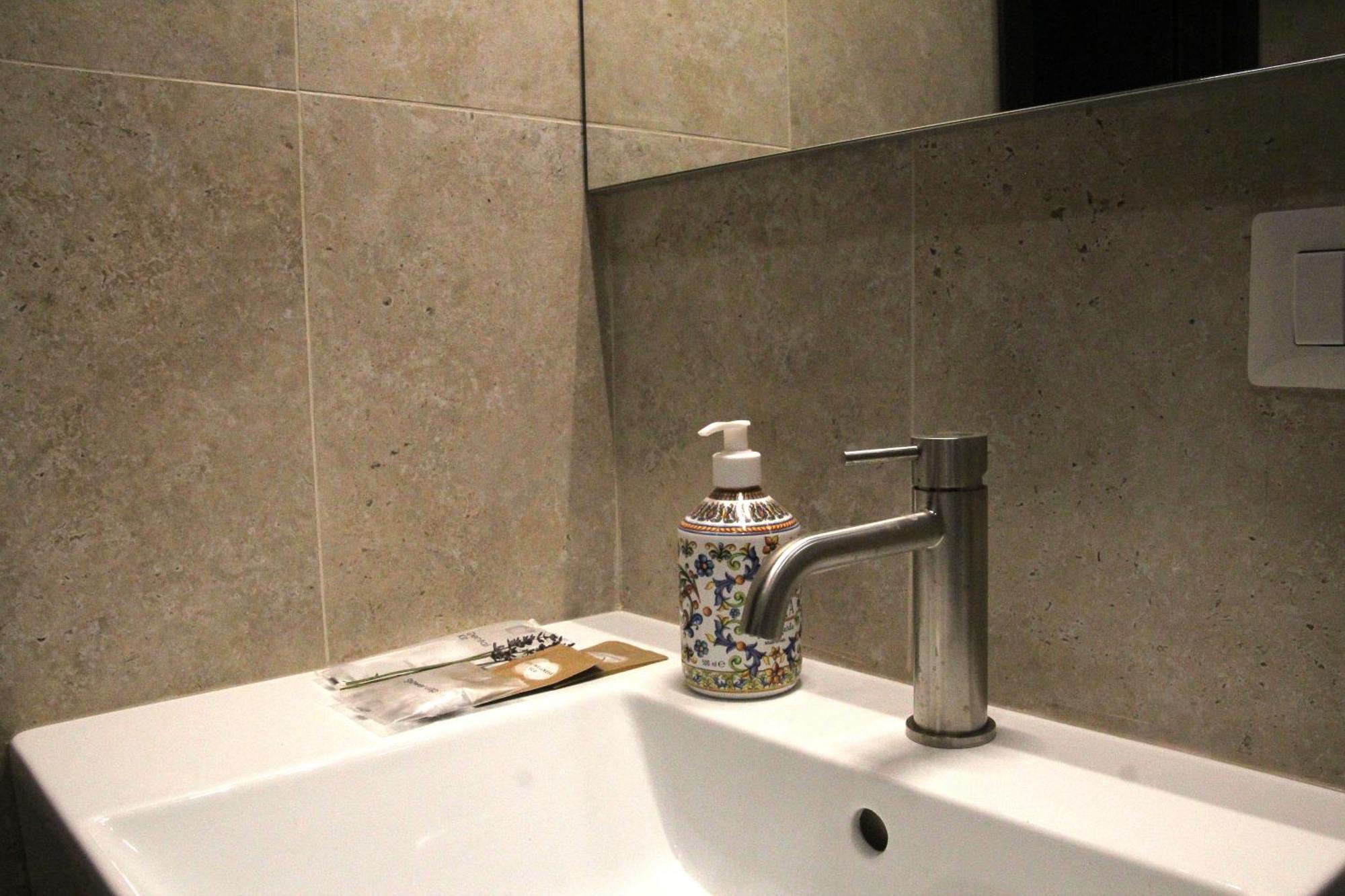 Joyful 148 Luxury Guest House Powered By Joyful Termini Boutique Guest House Rome Bagian luar foto