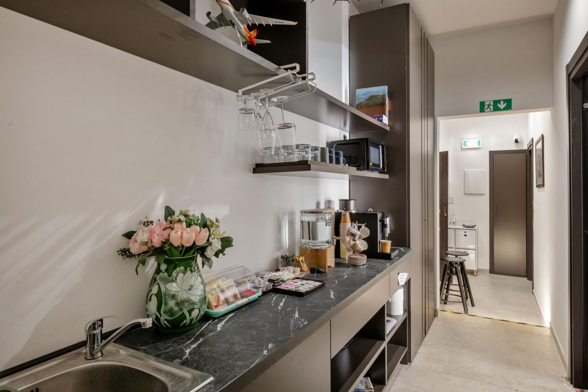 Joyful 148 Luxury Guest House Powered By Joyful Termini Boutique Guest House Rome Bagian luar foto